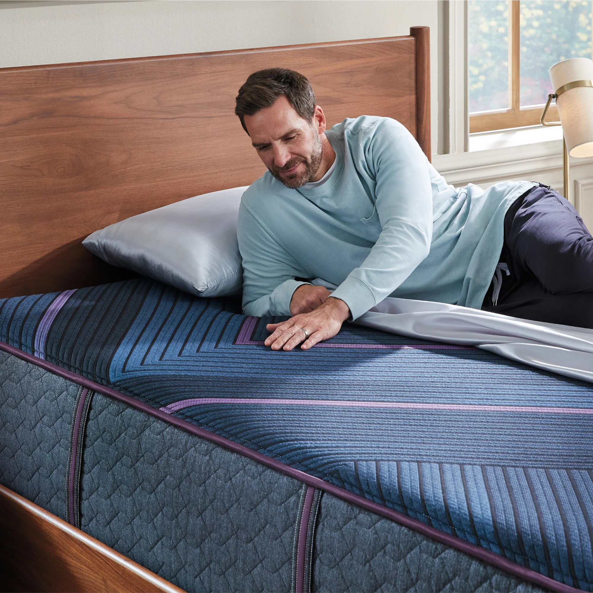 Beautyrest World Class Level Three Hybrid Plush - Image 3